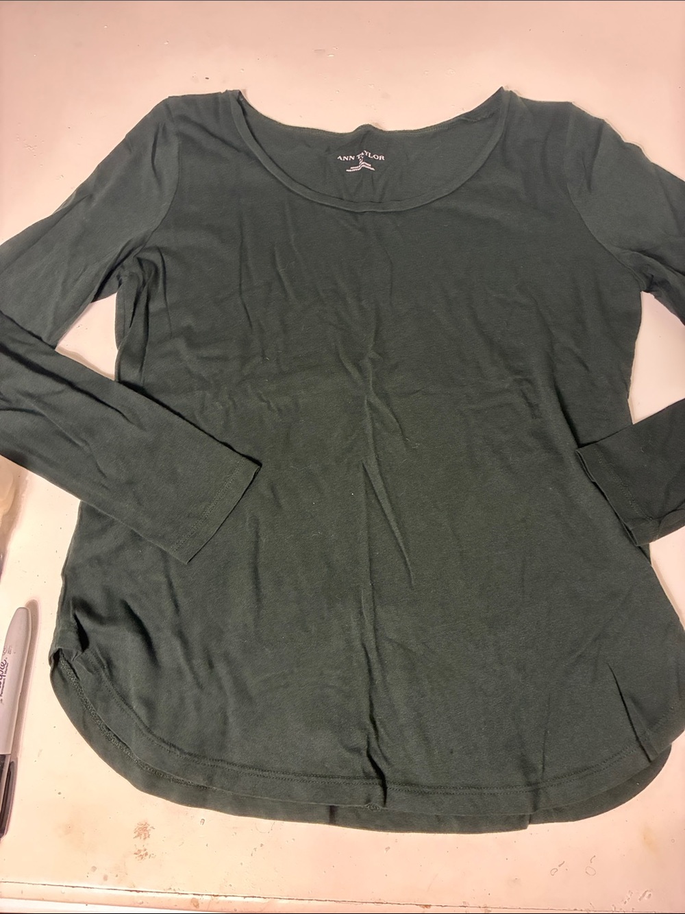 Ann Taylor Medium Black Long Sleeve Scoop Neck T Shirt